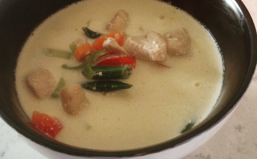 Kyllingsuppe med eplejuice og creme&nbsp;fraiche.