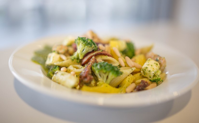 Pastasalat med pesto